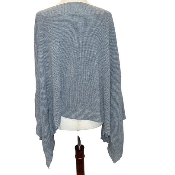 LULULEMON Forward Flow Poncho Gray Cashmere Blend
Oversized Sweater - Picture 6 of 9